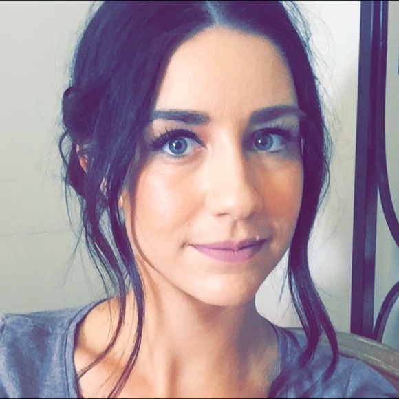 Profile Picture of Miranda Parsons (@meera4) on Poshmark