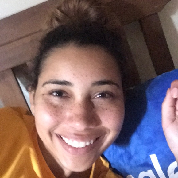 Profile Picture of Kristiana Mitchell (@kfrecks97) on Poshmark