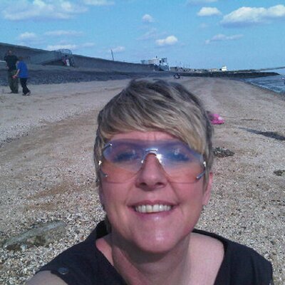 Profile Picture of Lorraine Cole (@07Lozz) on Twitter