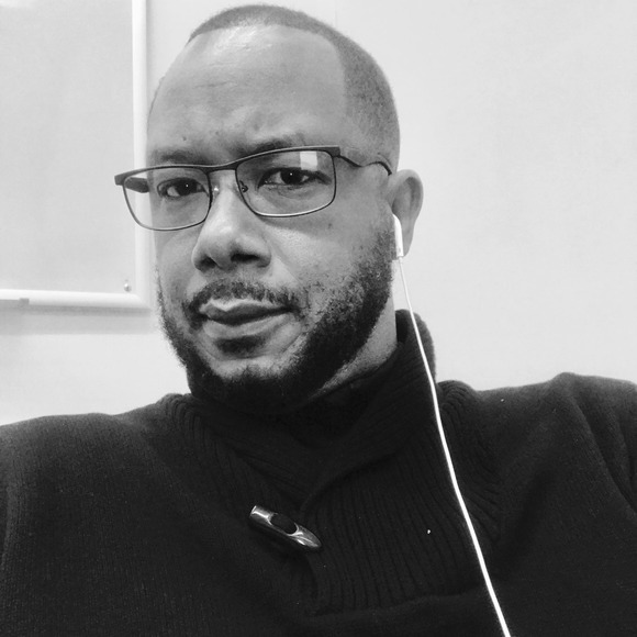 Profile Picture of Joe Strong (@joe_strong) on Poshmark