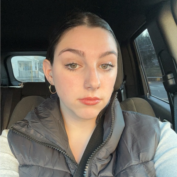 Profile Picture of Alexia Tormey (@alexiashay530) on Poshmark