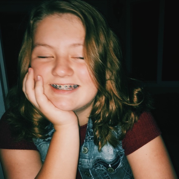 Profile Picture of Lacie Behary (@laciebehary) on Poshmark