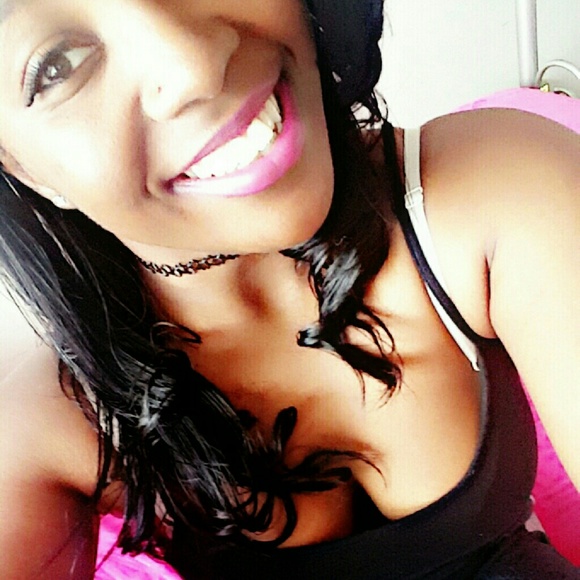 Profile Picture of Torri Bailey (@prettebee) on Poshmark