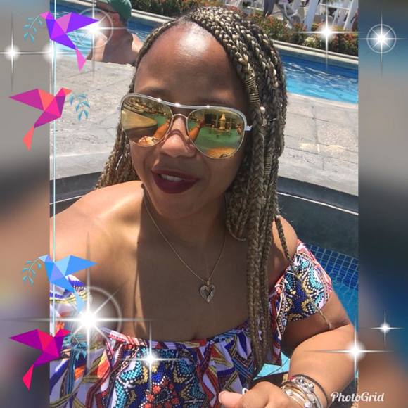 Nikki Holmes - Poshmark Profile Picture of Nikki Holmes (@tholmes22) on Poshmark