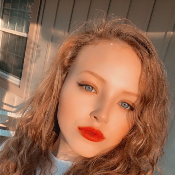 Profile Picture of Dakota Cogsdill (@aarmau4life) on Poshmark