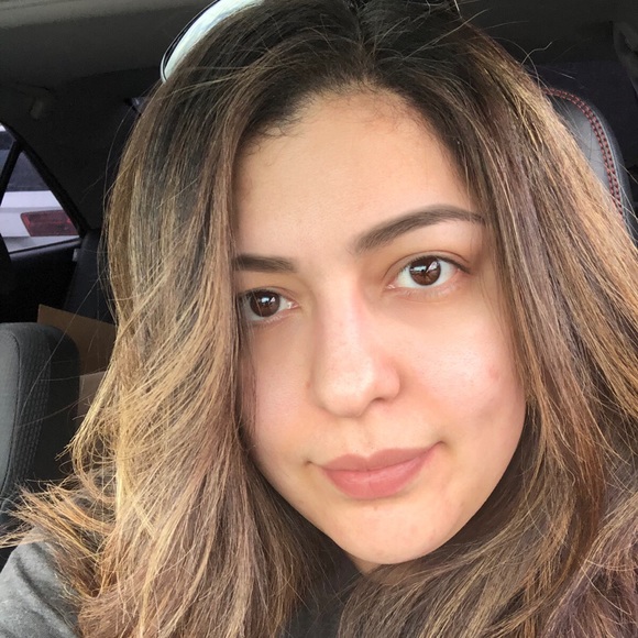 Profile Picture of Glenda Manzano (@gzmanzano) on Poshmark