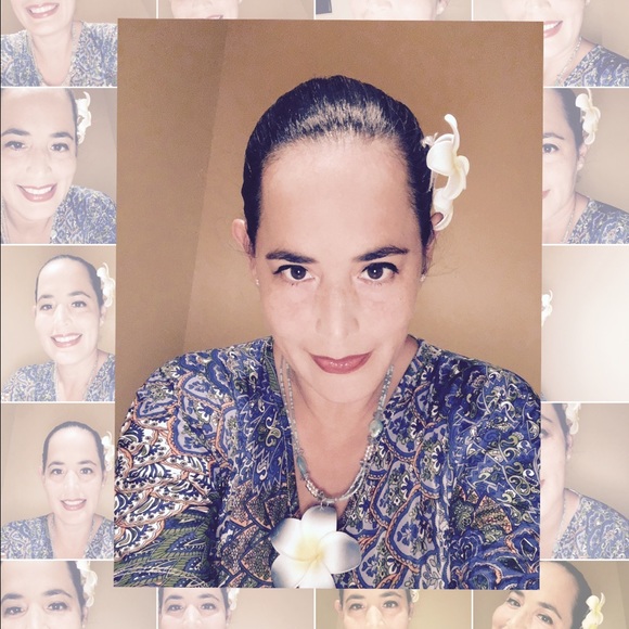 Profile Picture of !. . . . . . veronica . 👗 (@veruval) on Poshmark