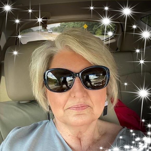 Profile Picture of Paula england Ford (@ford1998) on Poshmark