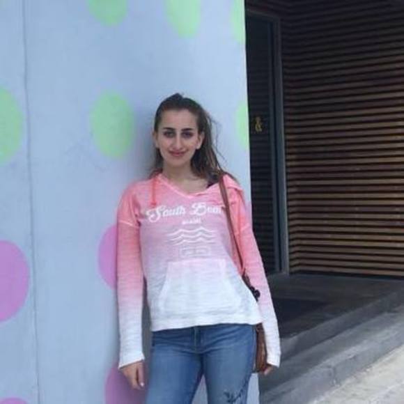 Profile Picture of Aline Tomasian (@antomasian) on Poshmark