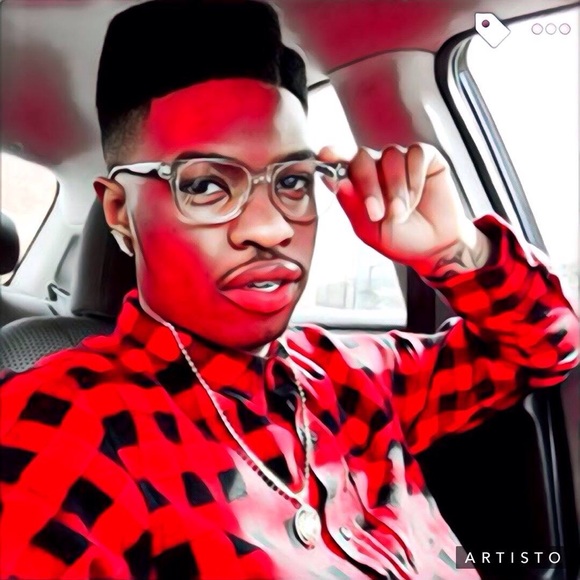 Profile Picture of Robert Dockery (@yungali17) on Poshmark