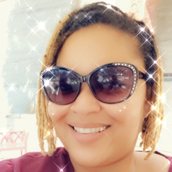 Profile Picture of Seante Borden (@seanteborden) on Poshmark