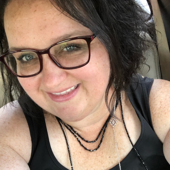 Profile Picture of Dawn ~posh ambassador~ Astin (@lylahsmom) on Poshmark