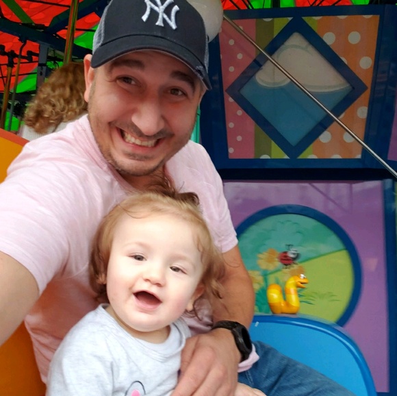 Profile Picture of Alexander Kosovich (@a_kosovich) on Poshmark