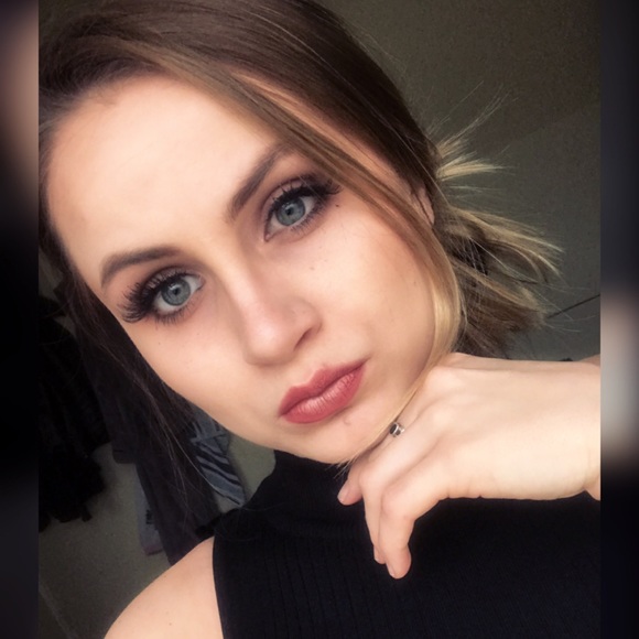 Profile Picture of Tori Weaver (@ttscloset473) on Poshmark