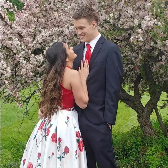 Profile Picture of Arielle Tovar (@arielletovar) on Poshmark