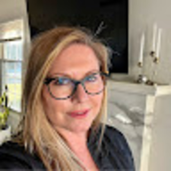 Profile Picture of Carrie Sciberras (@crsciberras) on Poshmark