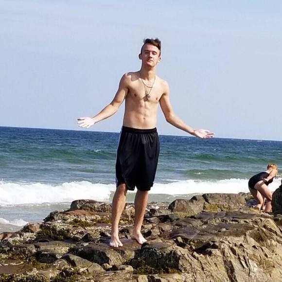 Profile Picture of Ryan Corentin (@ryancorentin) on Poshmark