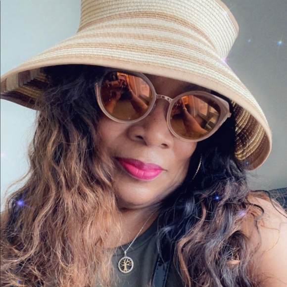 Profile Picture of Sabrina Daniel-harris (@sabrinadanie194) on Poshmark