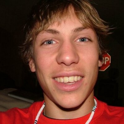 Profile Picture of Derek (@DerBearSpeak) on Twitter