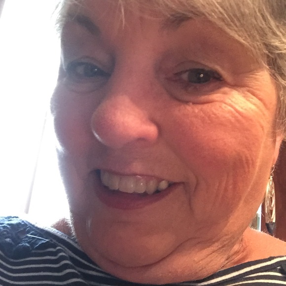 Profile Picture of Barbara Mattix (@barb403) on Poshmark