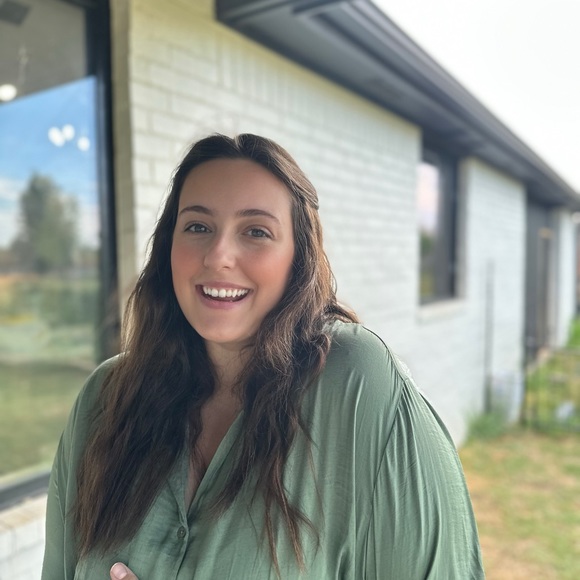 Profile Picture of Sheba Thomas (@seaofsheba) on Poshmark