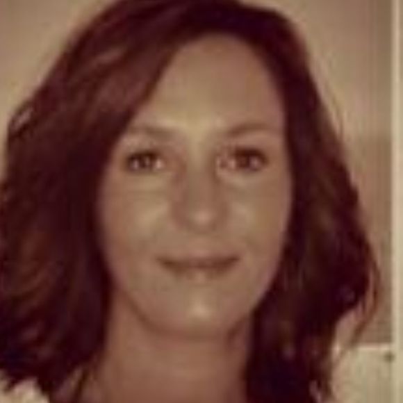 Profile Picture of Angie Earls (@hippiemom88) on Poshmark