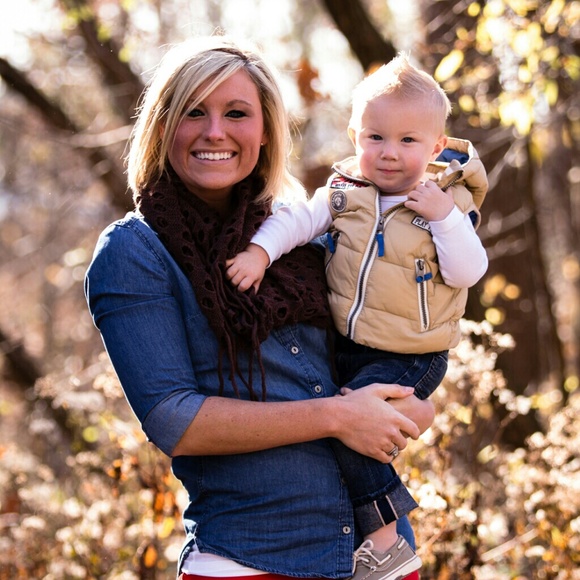 Profile Picture of Ashley Bouchie (@anbouchie) on Poshmark