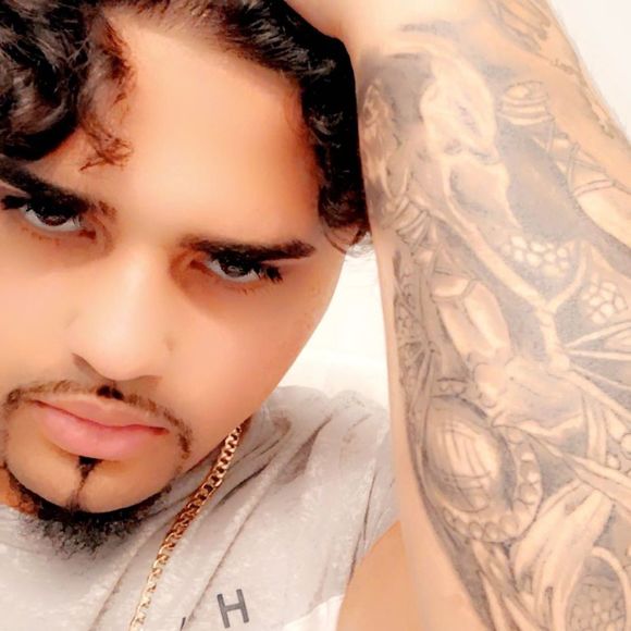 Ralph Tucker - Poshmark Profile Picture of Ralph Tucker (@rzneon2) on Poshmark