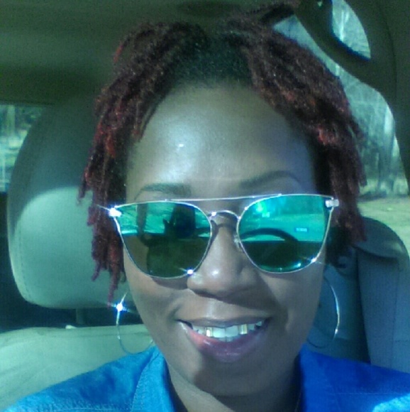 Profile Picture of Sonya Wilford (@junior_2005) on Poshmark