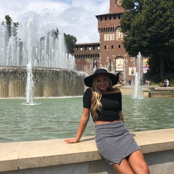 Profile Picture of Izzy Berkopec (@iberkopec1) on Poshmark