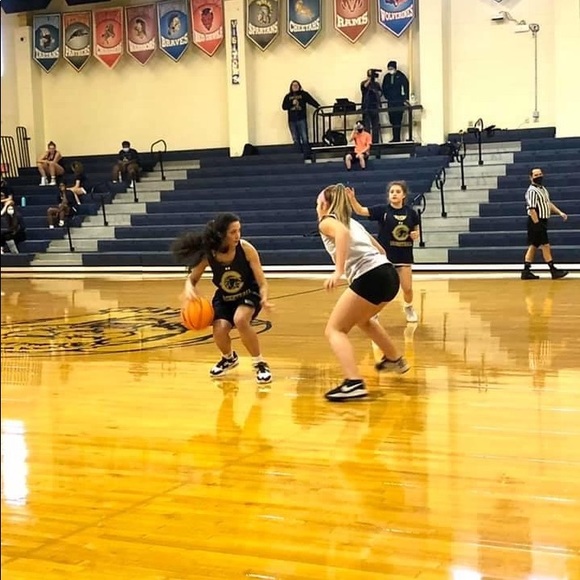 Profile Picture of Valerie Hatterer (@valhatterer) on Poshmark