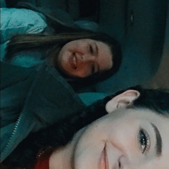 Profile Picture of Chloe Warren (@chloewarren090) on Poshmark