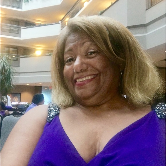 Profile Picture of Sheila Garvin (@sharvim) on Poshmark