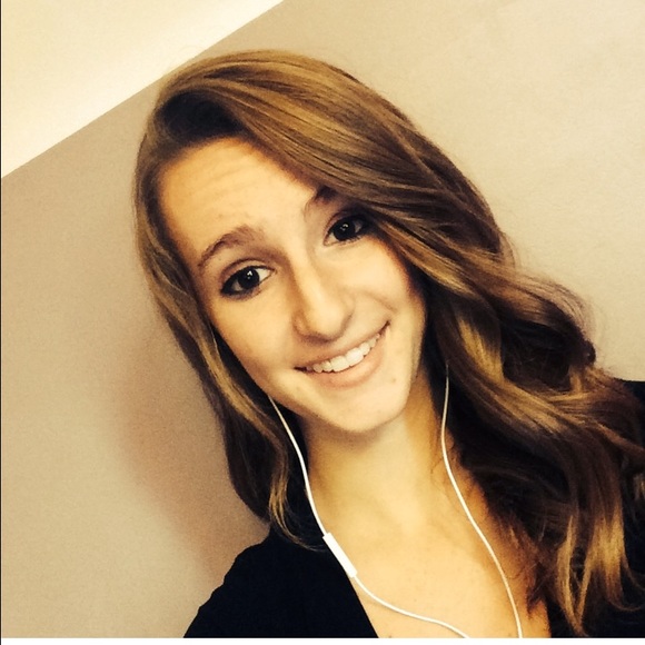 Profile Picture of Hannah Hapeman (@hannahhapeman) on Poshmark