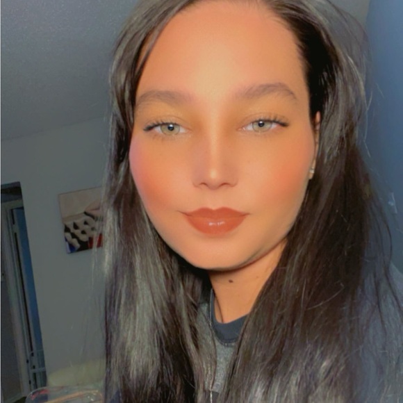 Profile Picture of Darrian Davis (@davisdarrian5) on Poshmark