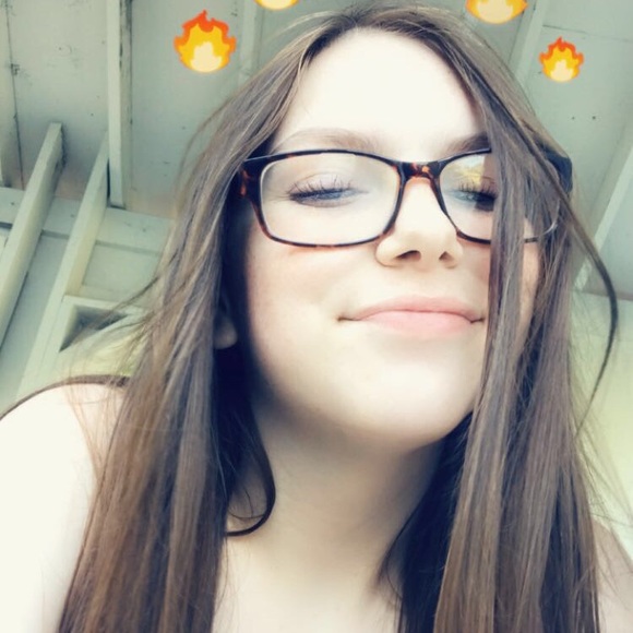 Profile Picture of Taylor Duffina (@duffina03) on Poshmark