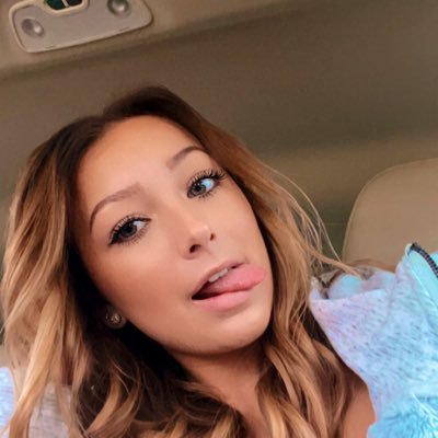 Profile Picture of Ella Johnson (@egracejohnson) on Twitter
