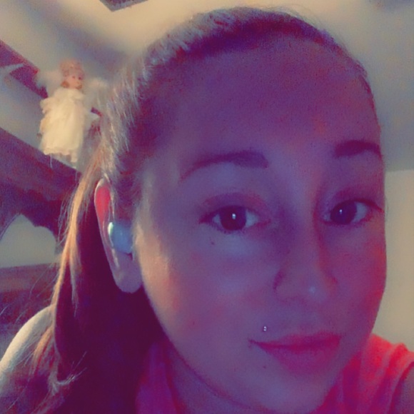 Profile Picture of Amber Harbison (@bozzlady923) on Poshmark