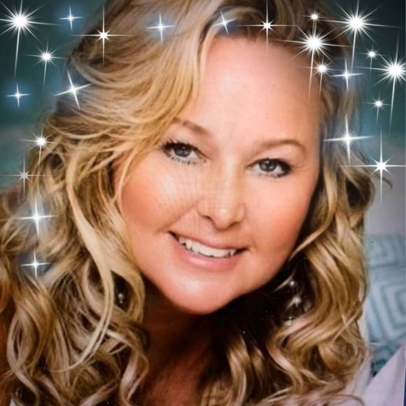 Profile Picture of Kelly Stonerock (@jjstonerock121) on Poshmark