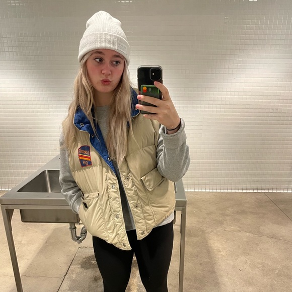 Profile Picture of Hannah Knight (@hannahknight906) on Poshmark