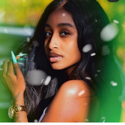 Profile Picture of Flavia Robin (@Flavia_Robb) on Twitter