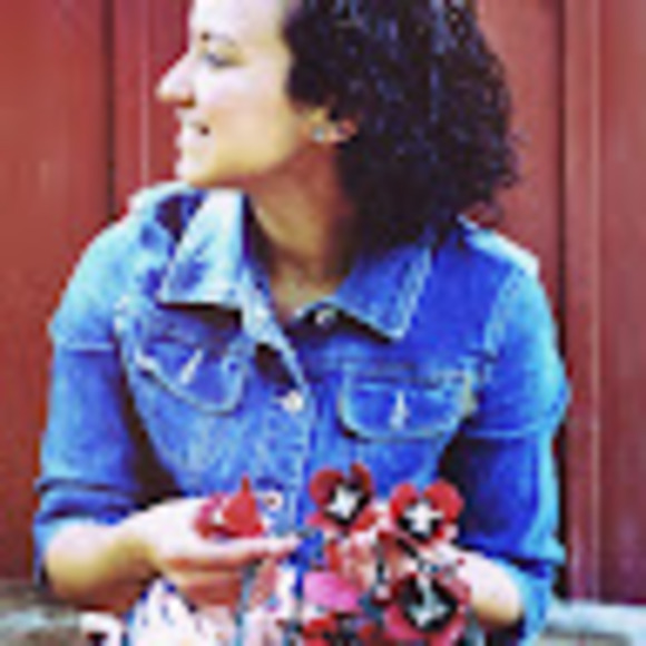 Profile Picture of Cilicia H. (@cilicia_h) on Poshmark