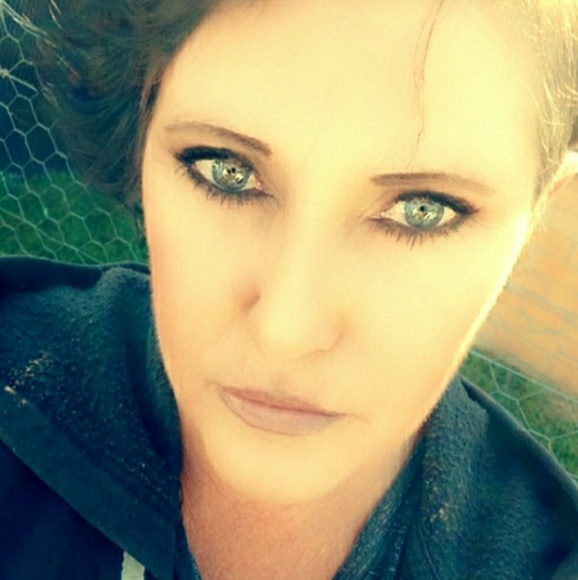 Profile Picture of Kerry Mullins (@lkmulins) on Poshmark