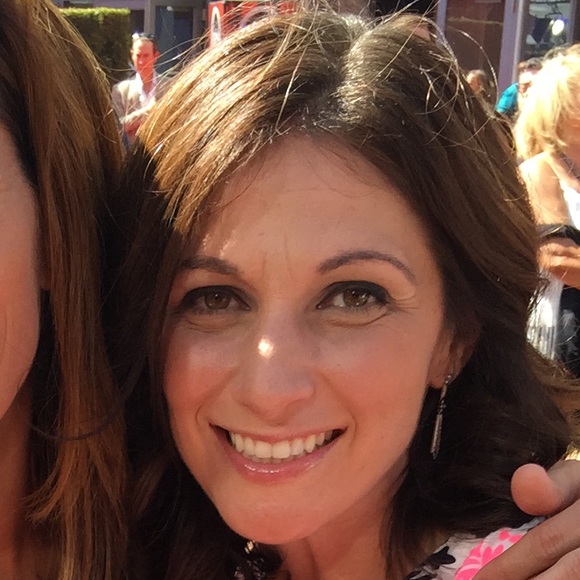 Profile Picture of Lisa Stokes (@lisaastokes) on Poshmark
