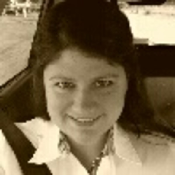 Profile Picture of Samantha Philabaum (@sphilabaum) on Poshmark