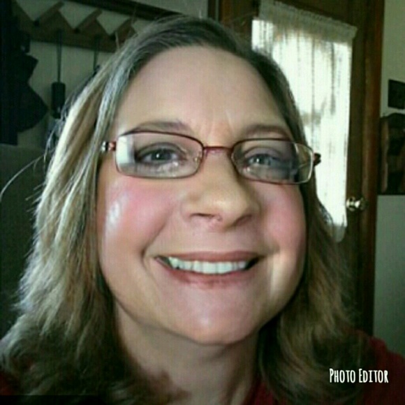 Profile Picture of Donna Foster (@dmf45692) on Poshmark