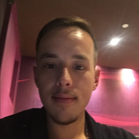 Profile Picture of Jeff Laird (@jefflaird) on Poshmark