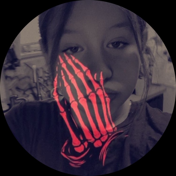 Profile Picture of Samantha Mora (@samanthamora488) on Poshmark