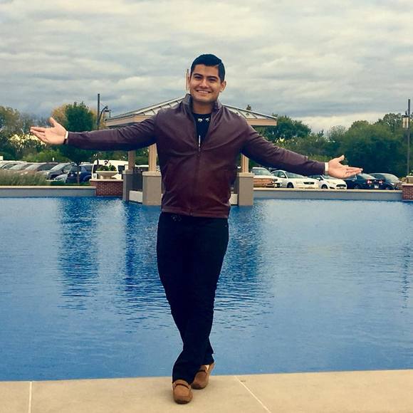 Profile Picture of Leo Escobar (@leoescobar50) on Poshmark