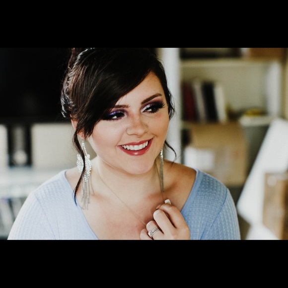 Profile Picture of Ashlee Hadella (@ashleehadella) on Poshmark